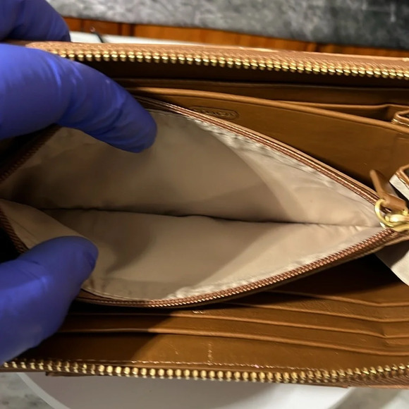 COACH CAYMAN EMBOSSED TAN LEATHER ZIPPY WALLET IN EUC - Picture 14 of 14